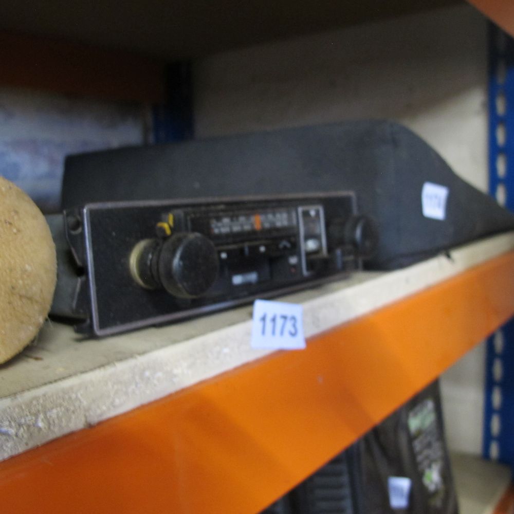 Lot 1173: car radio