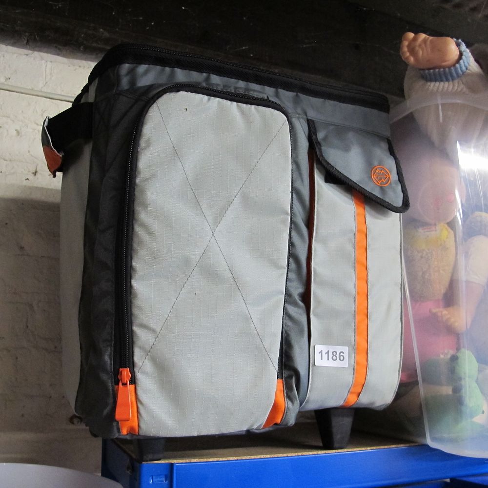 Lot 1186: case