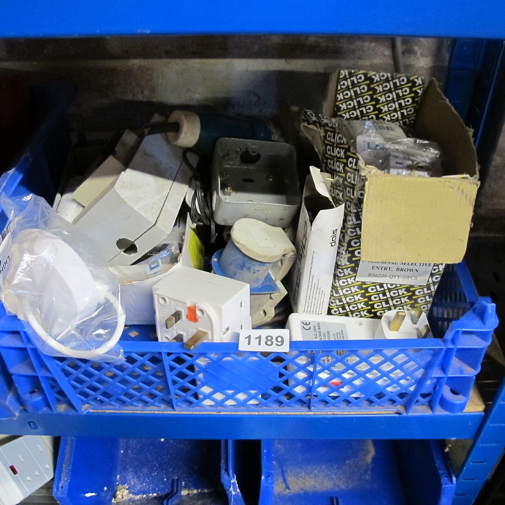 Lot 1189: Box of misc