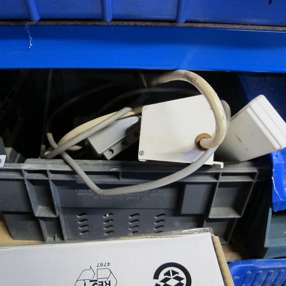 Lot 1190: Box of misc
