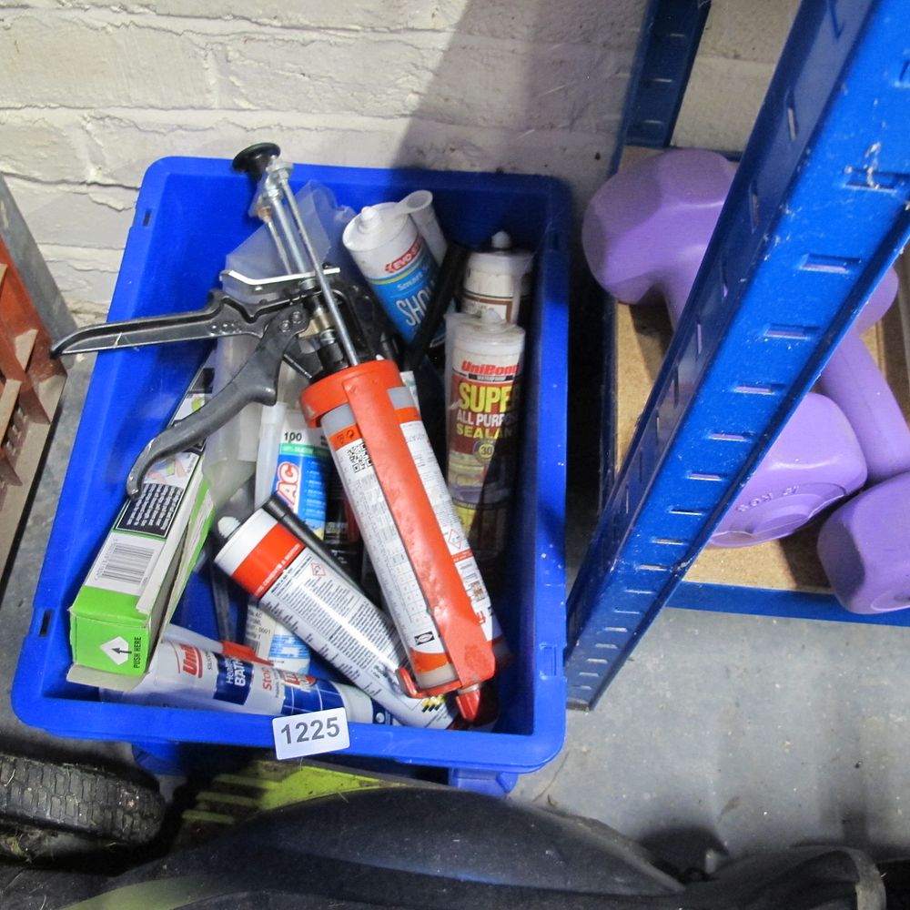 Lot 1225: tub of sealant