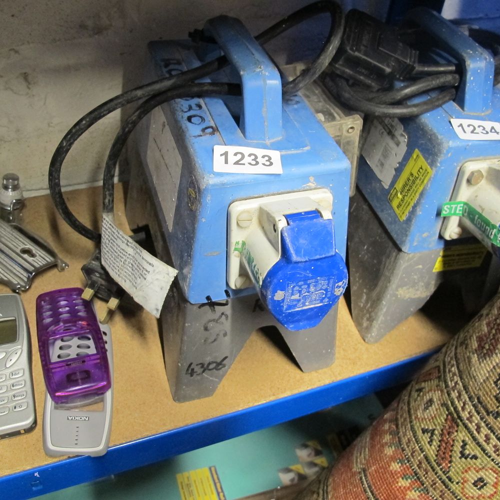 Lot 1233: power supply