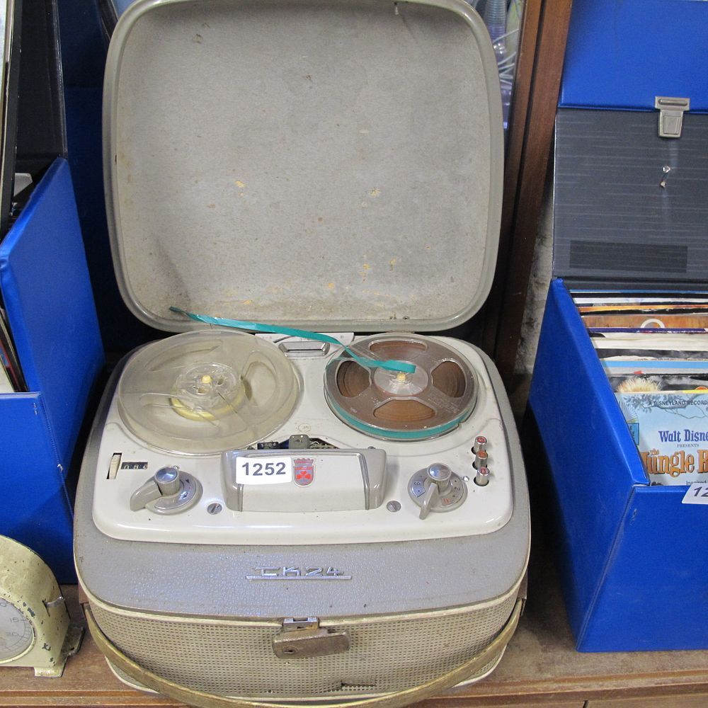 Lot 1252: portable reel to reel