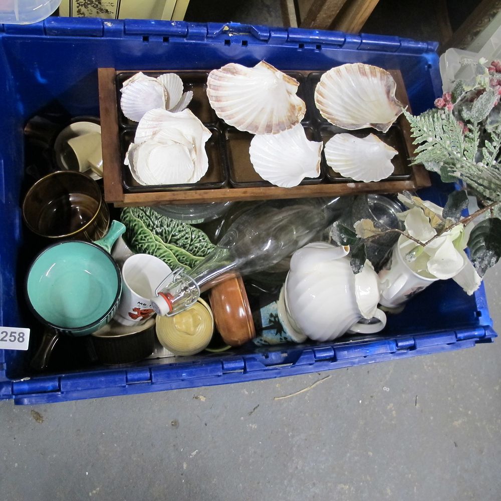 Lot 1258: box of misc