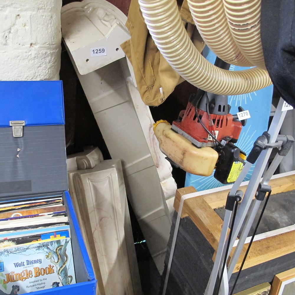 Lot 1259: shelf