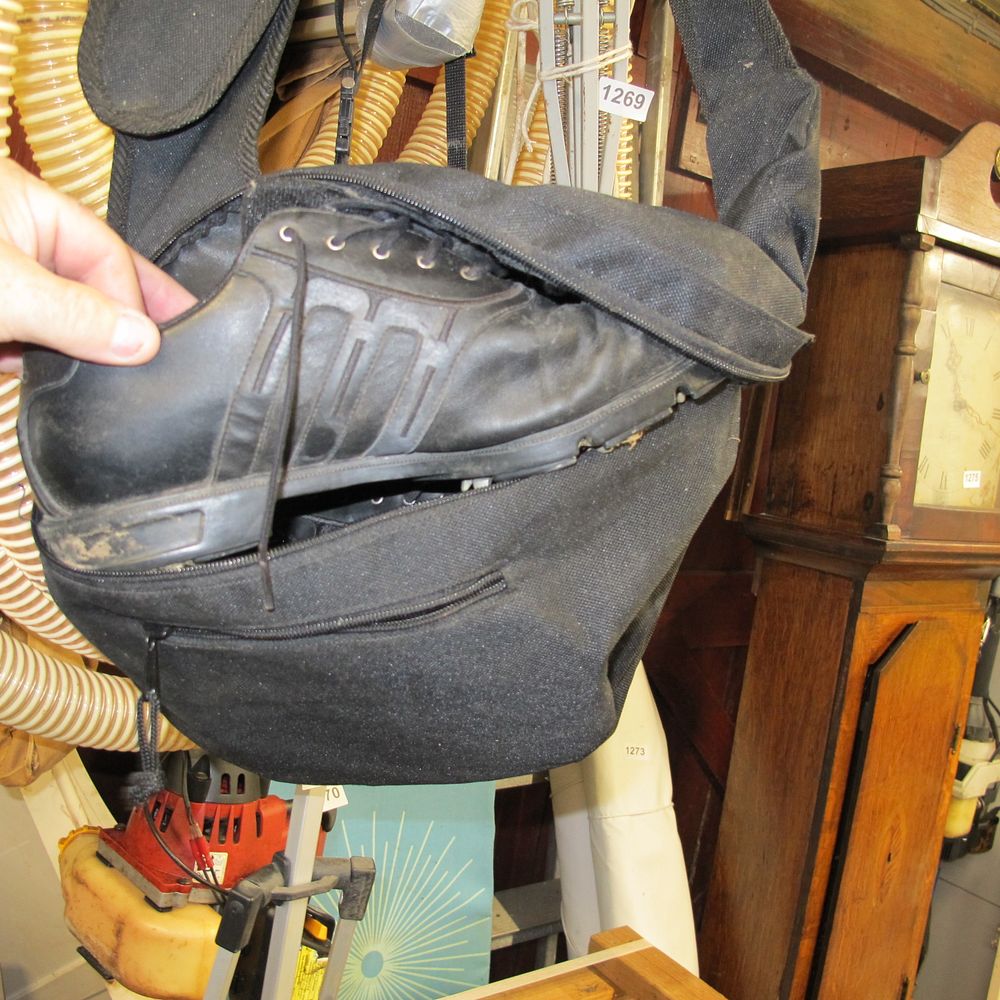 Lot 1265: shoes and bag