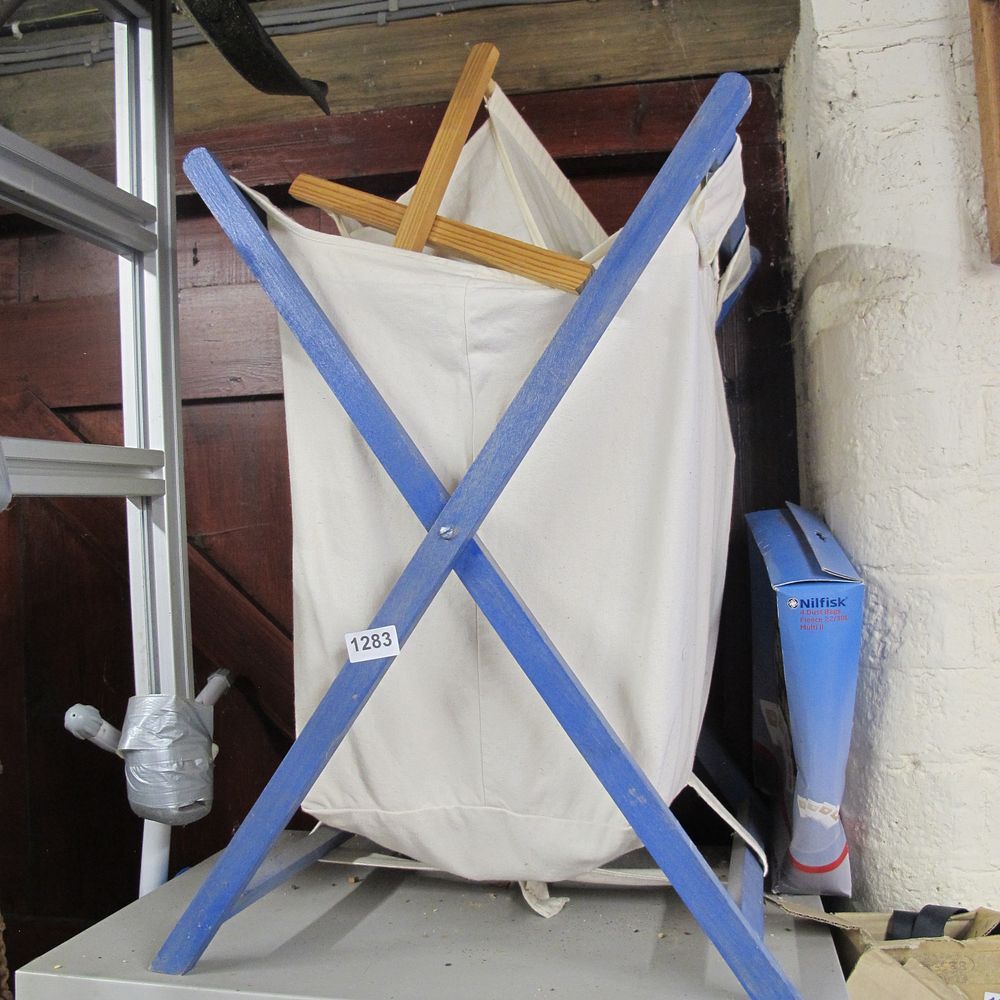 Lot 1283: folding baskets
