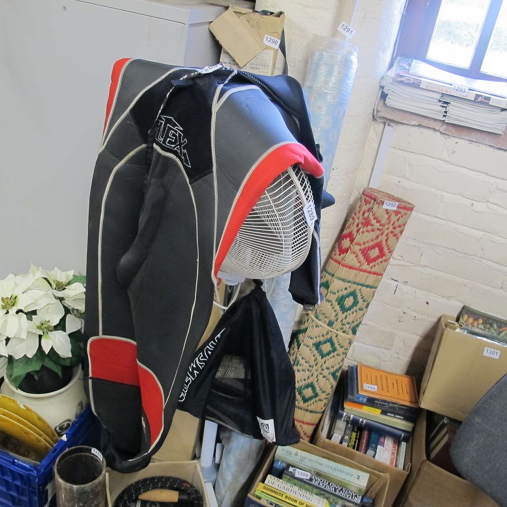 Lot 1288: wetsuit and shoes