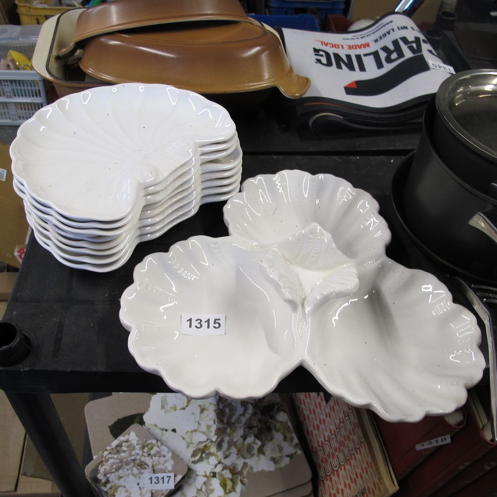 Lot 1315: serving dish and plates