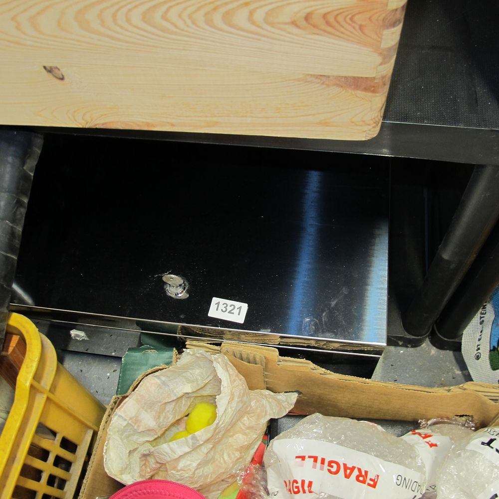 Lot 1321: locking metal box