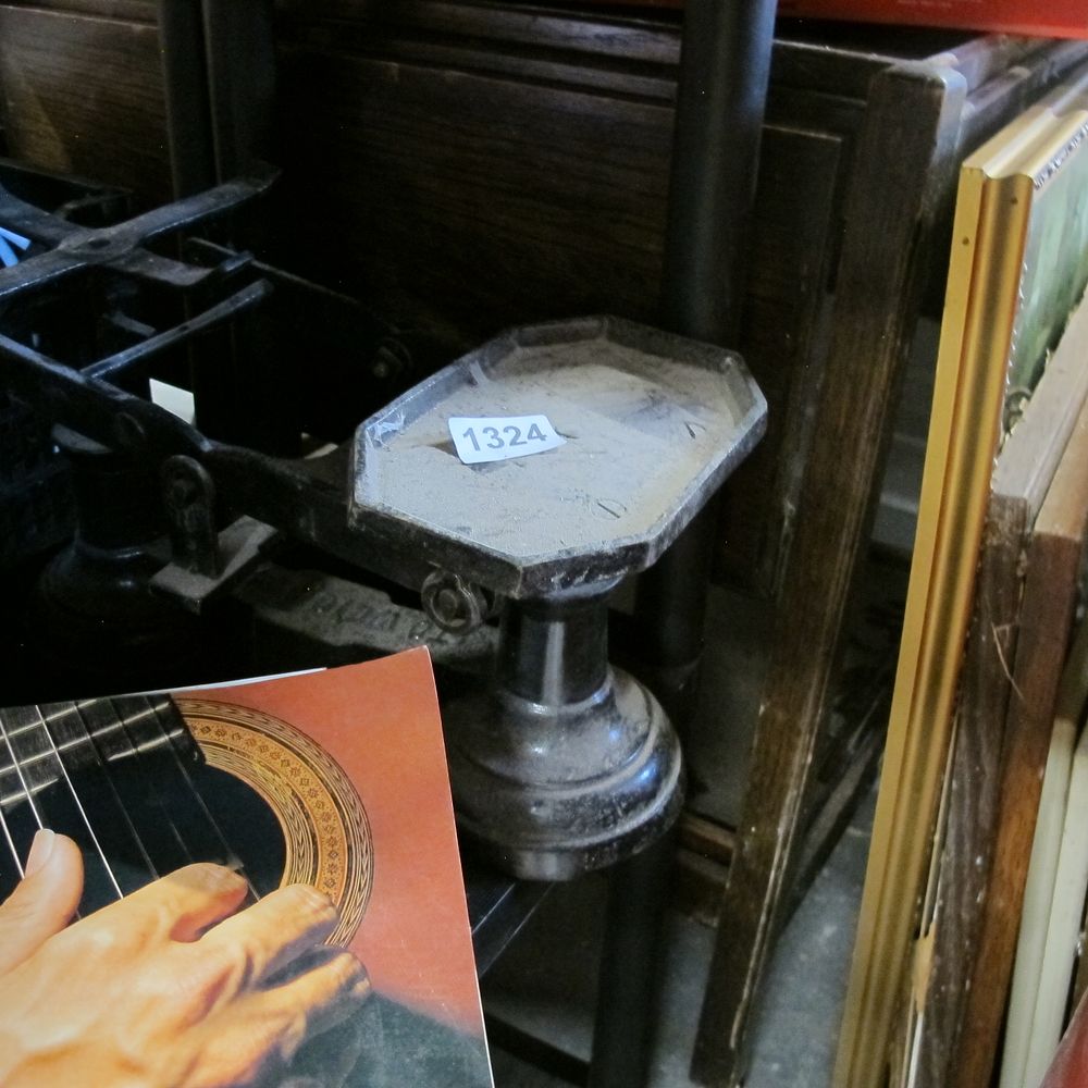 Lot 1324: scales