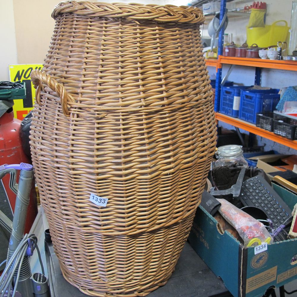 Lot 1333: wicker laundry basket