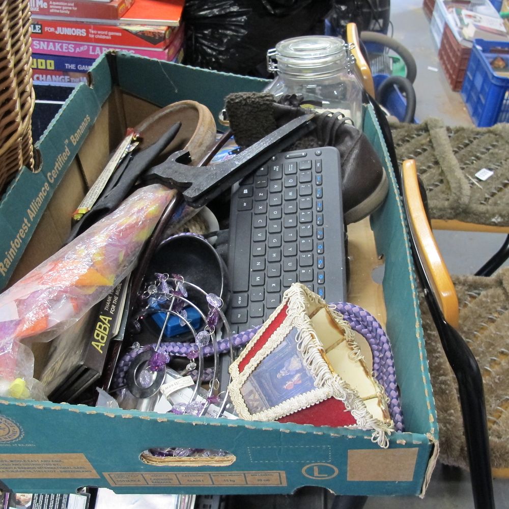 Lot 1334: box of misc