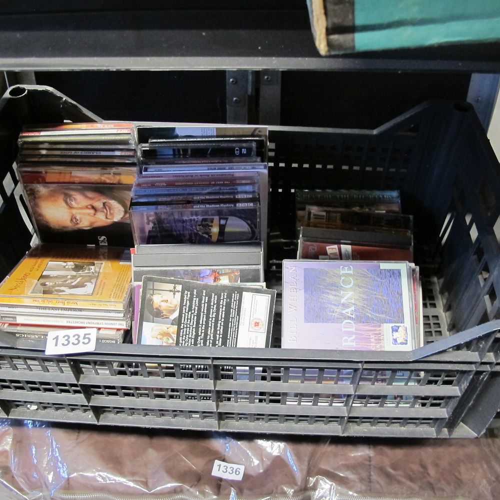 Lot 1335: box of cds