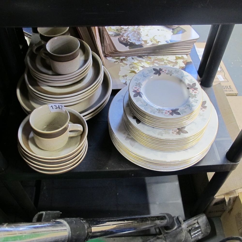 Lot 1347: qty of tea service