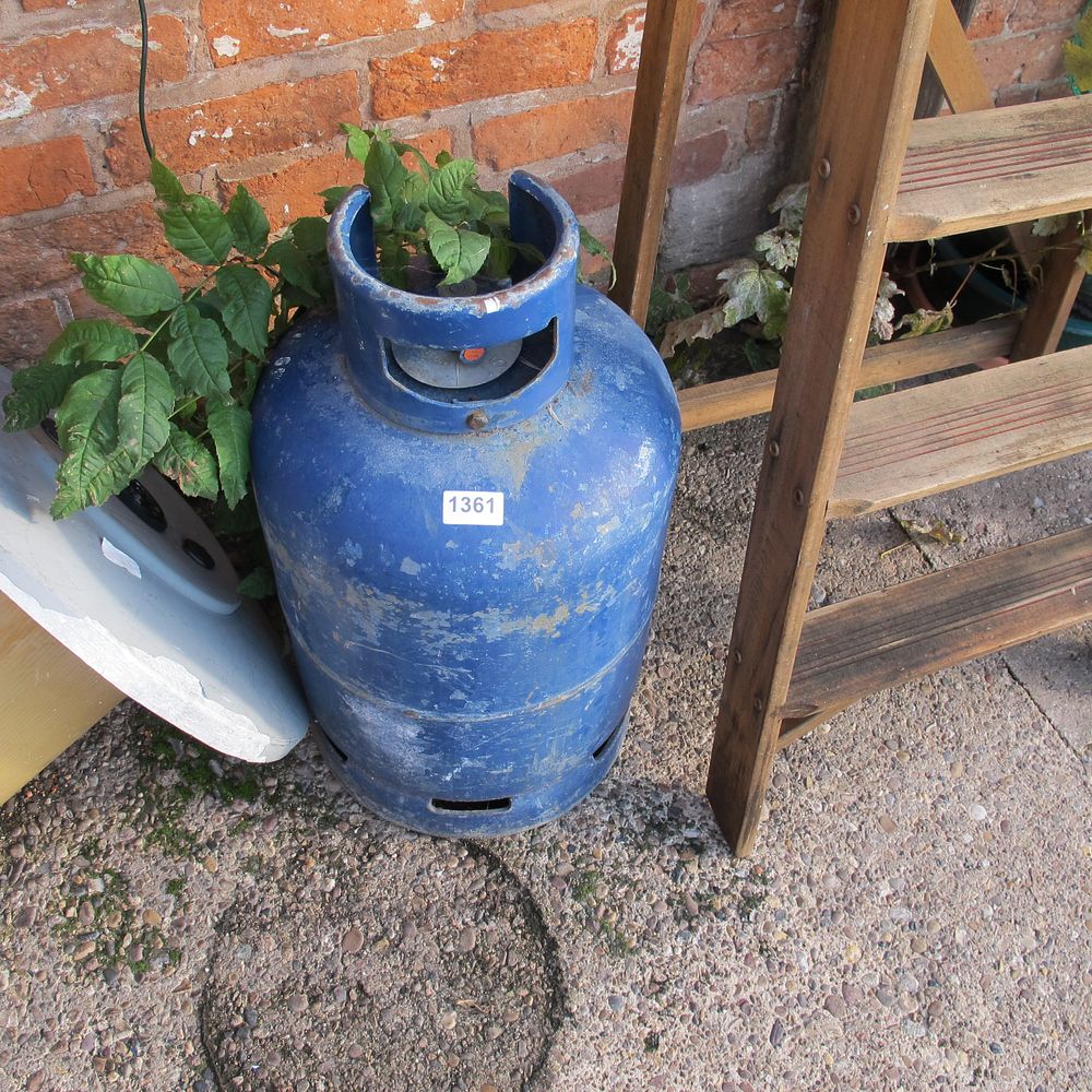 Lot 1361: gas canister