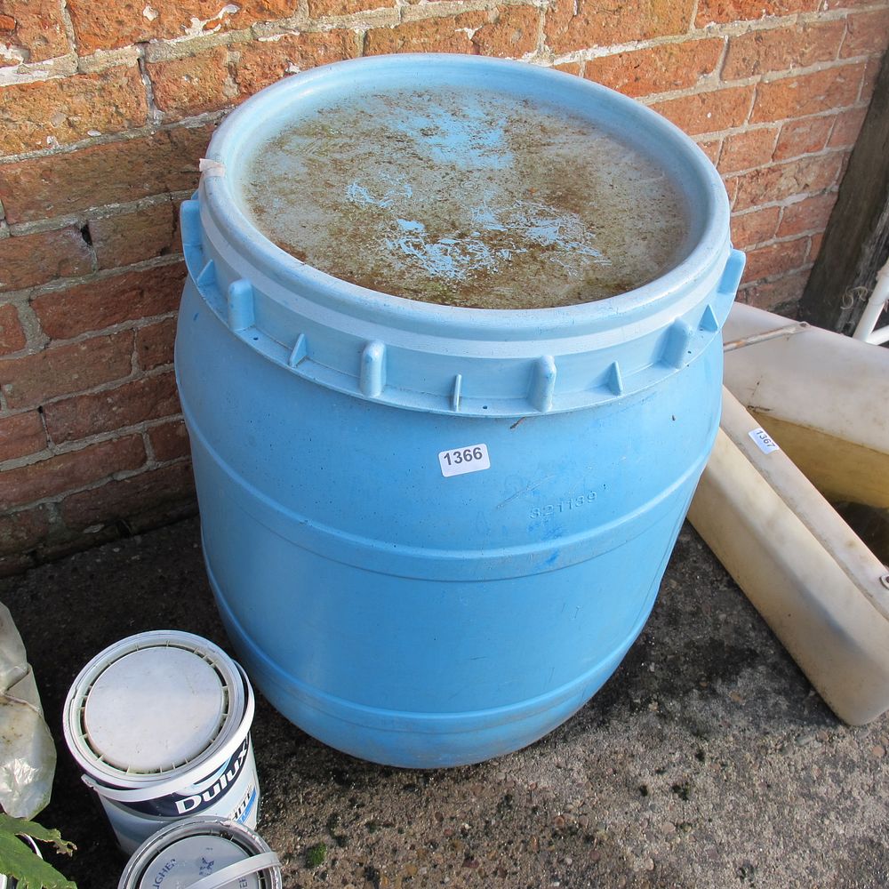 Lot 1366: water butt