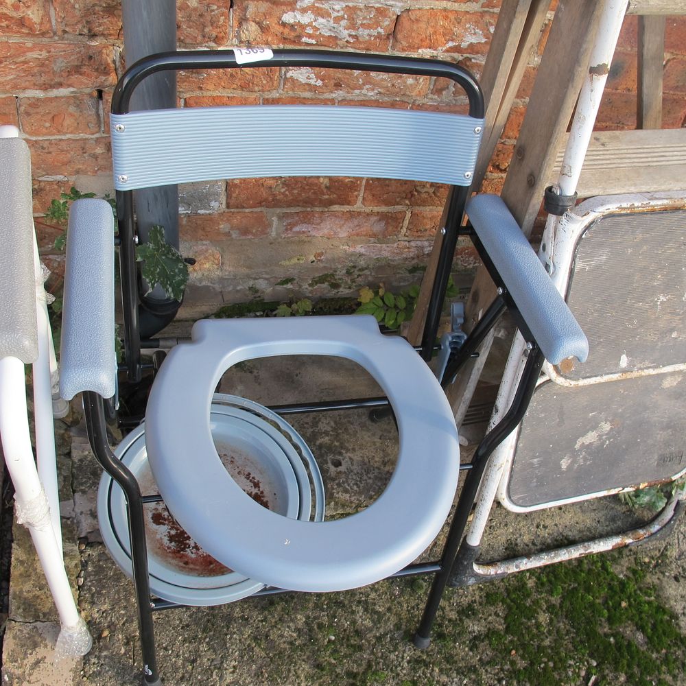 Lot 1369: toilet mobility aid