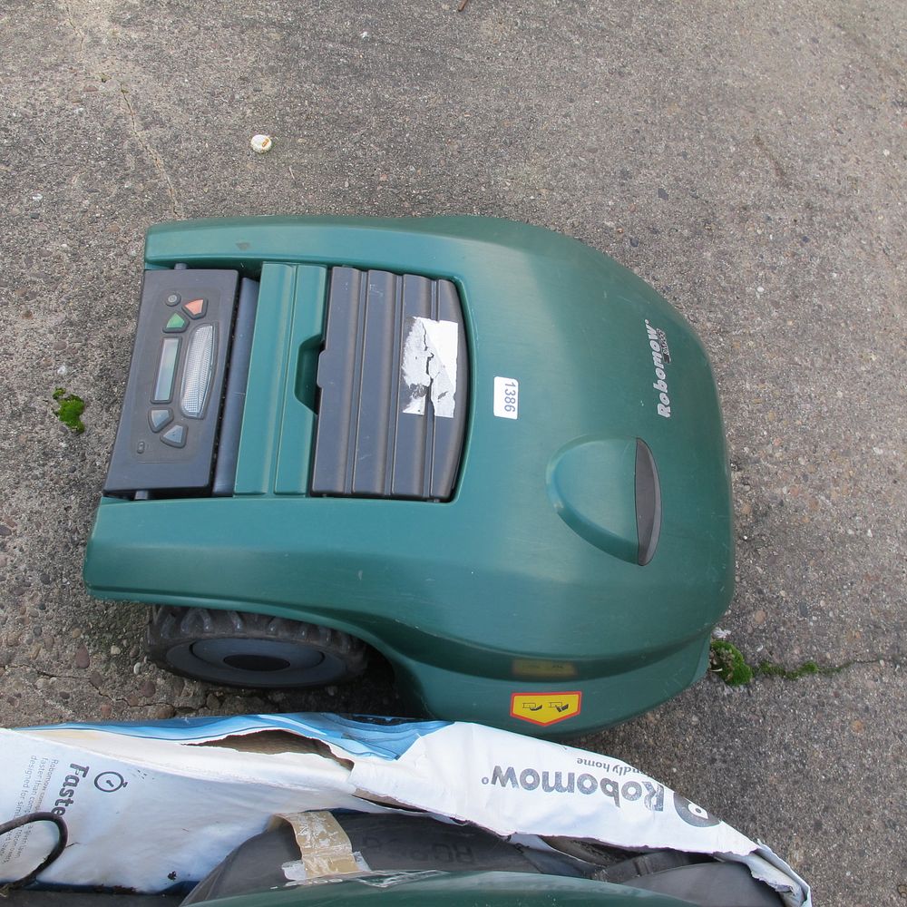 Lot 1386: robotic mower