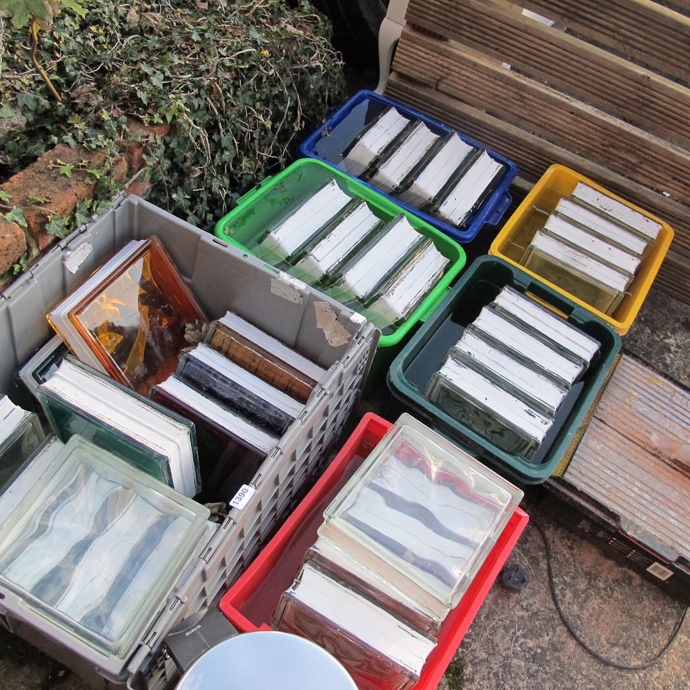 Lot 1390: qty of glass bricks