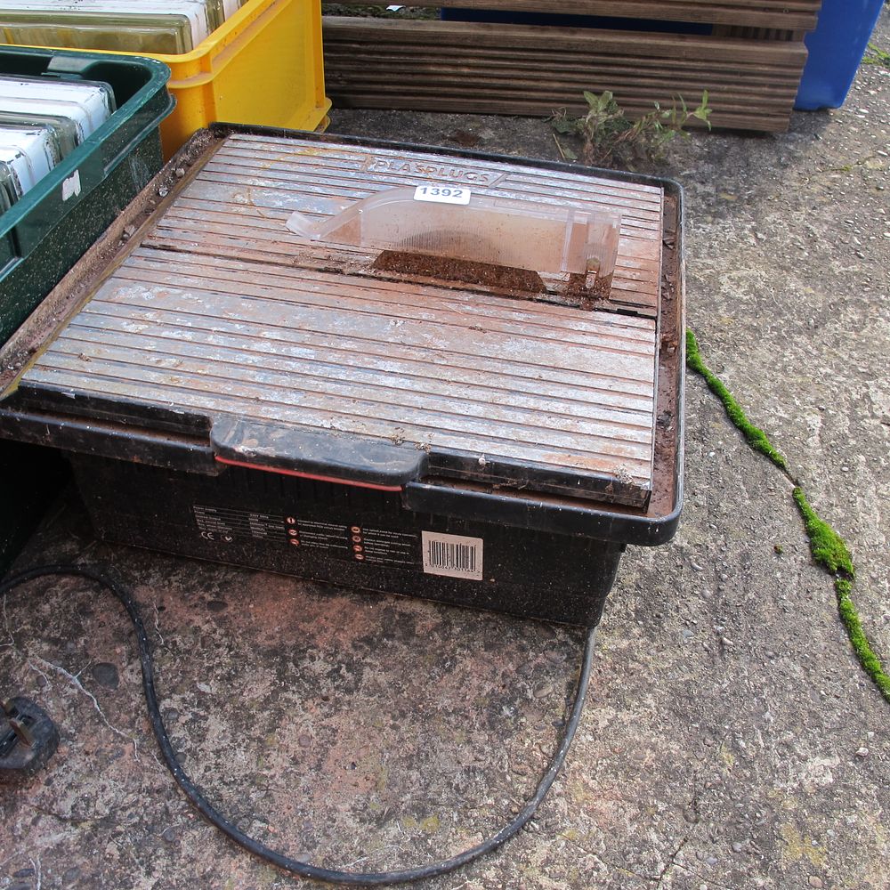 Lot 1392: tile cutter