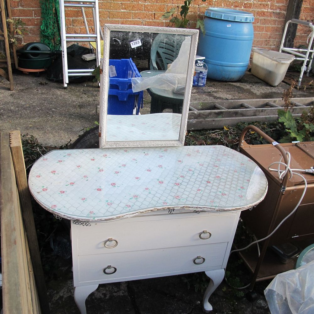Lot 1393: dressing table with mirror