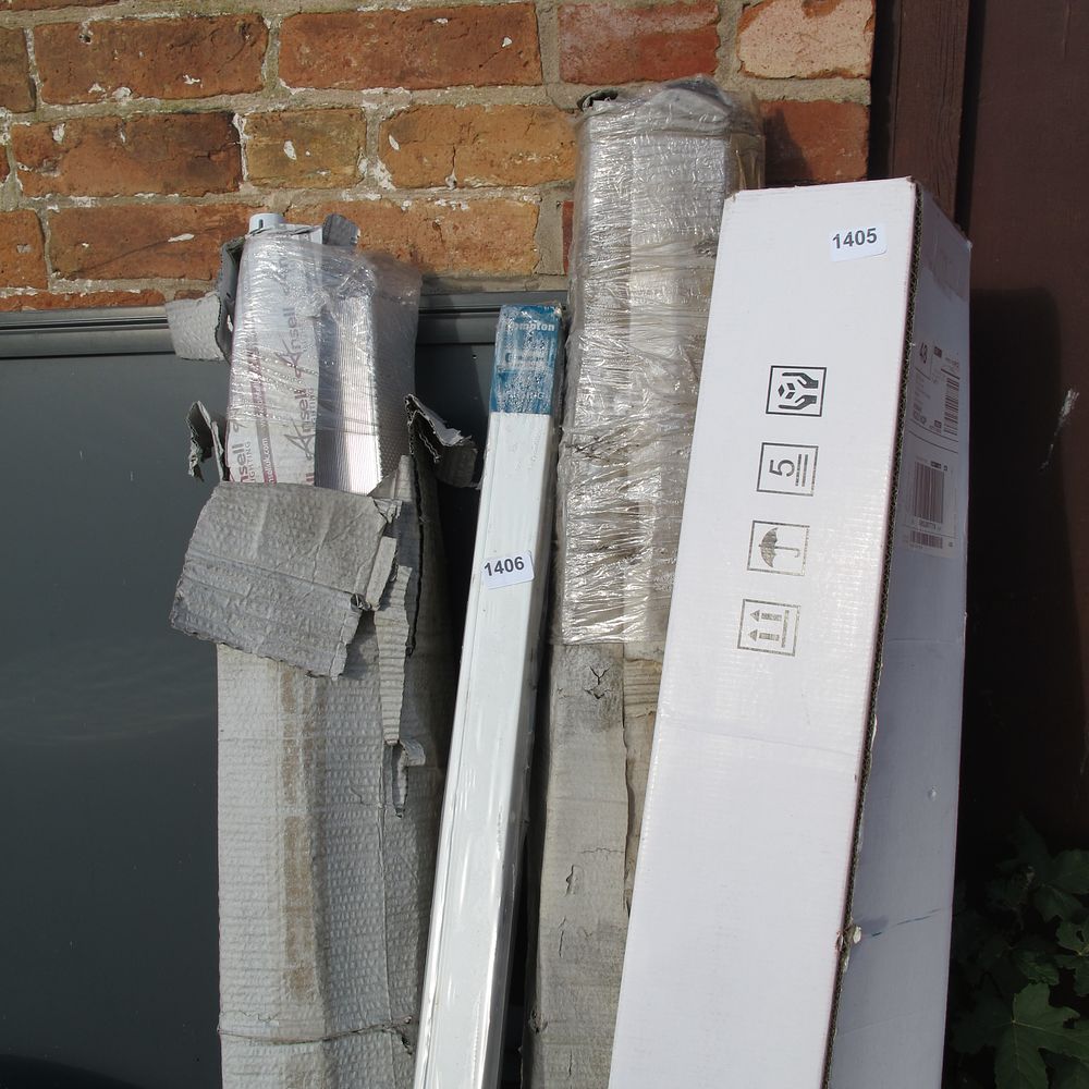 Lot 1406: fluorescent lights
