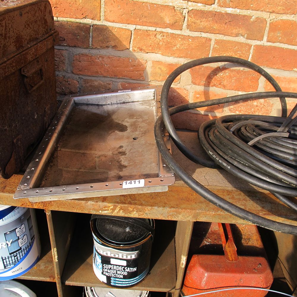 Lot 1411: engine cleaning sink