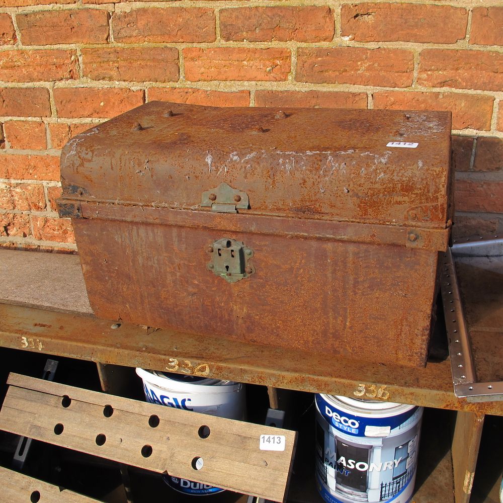 Lot 1412: old metal box