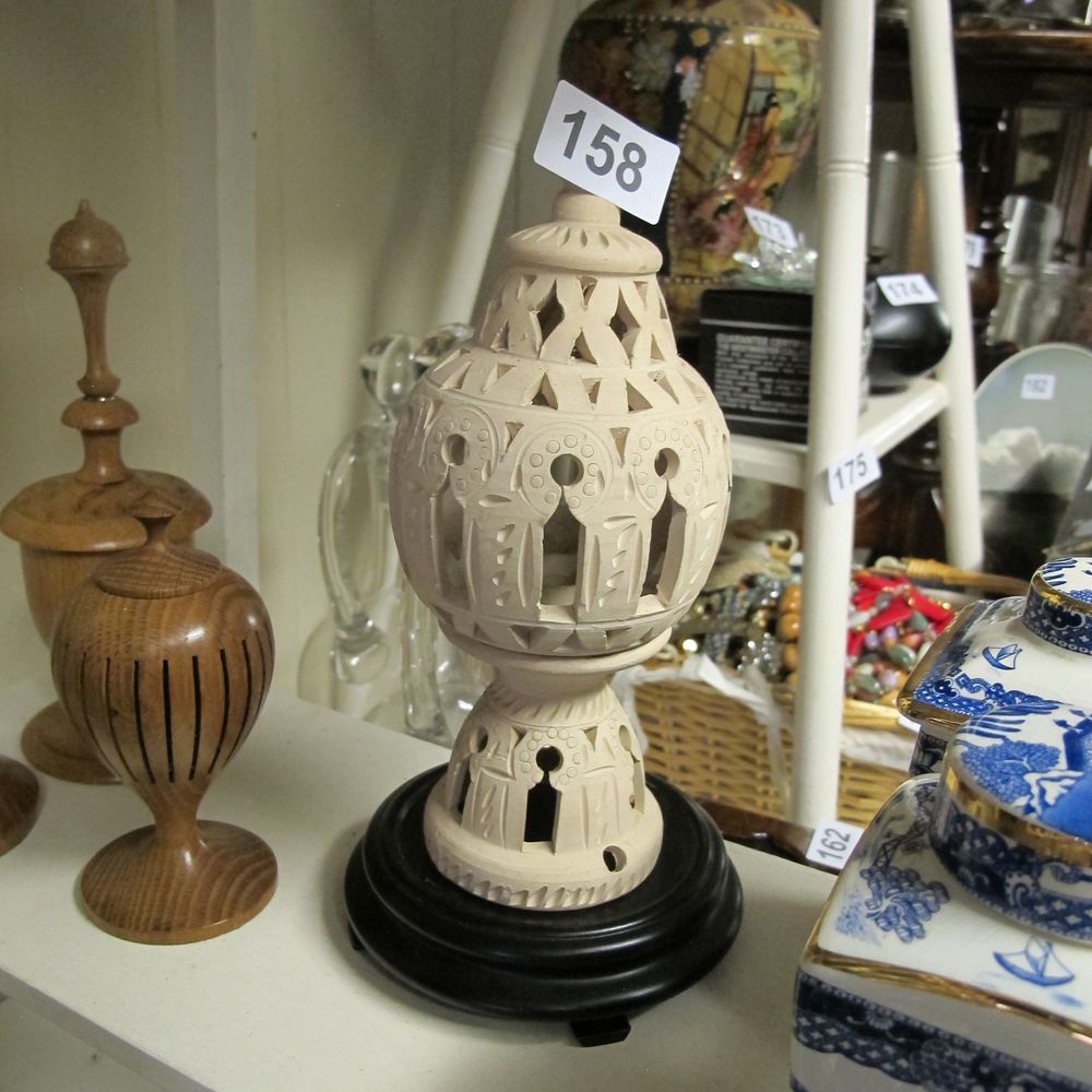 Lot 158: Item 158