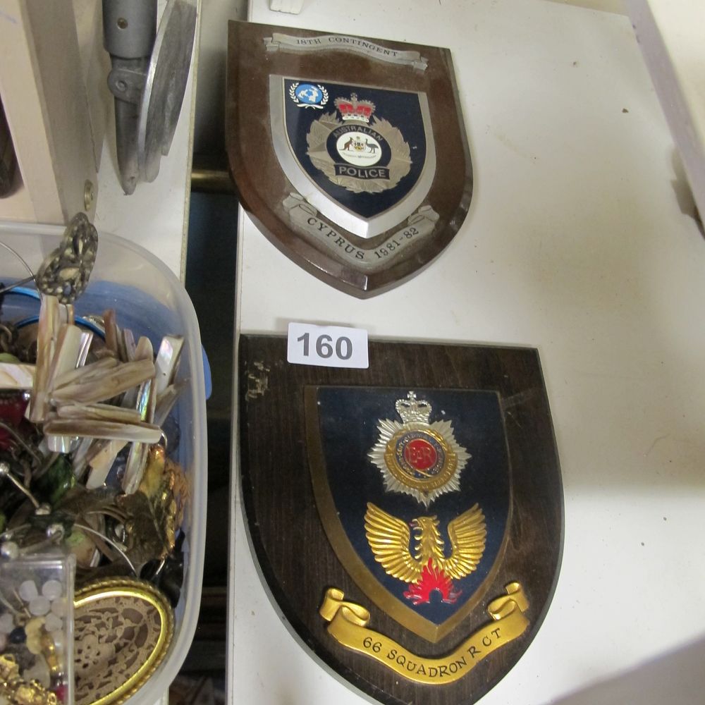 Lot 160: Item 160