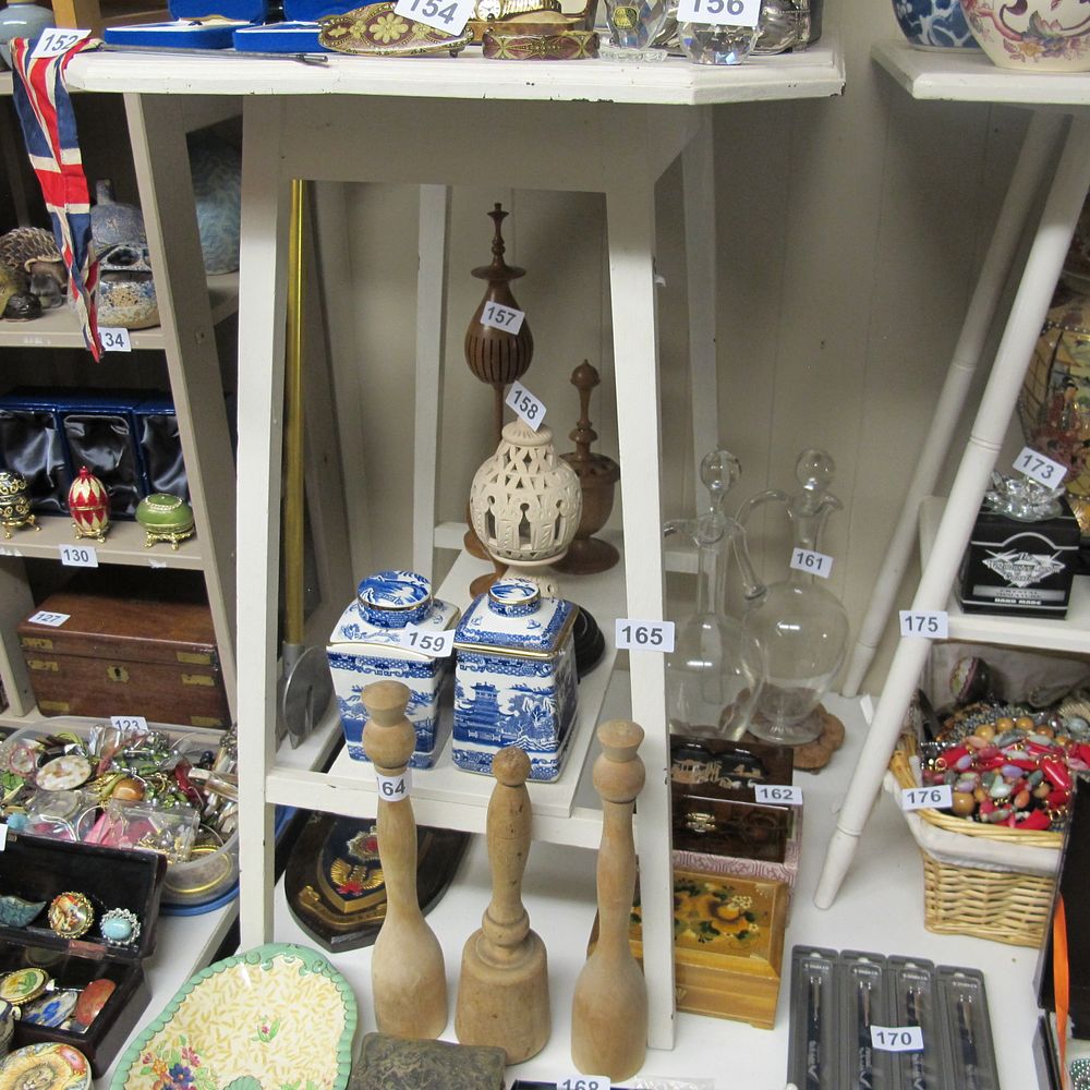Lot 165: Item 165