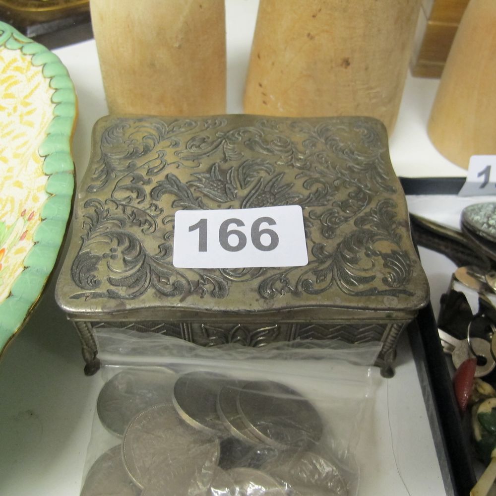 Lot 166: Item 166