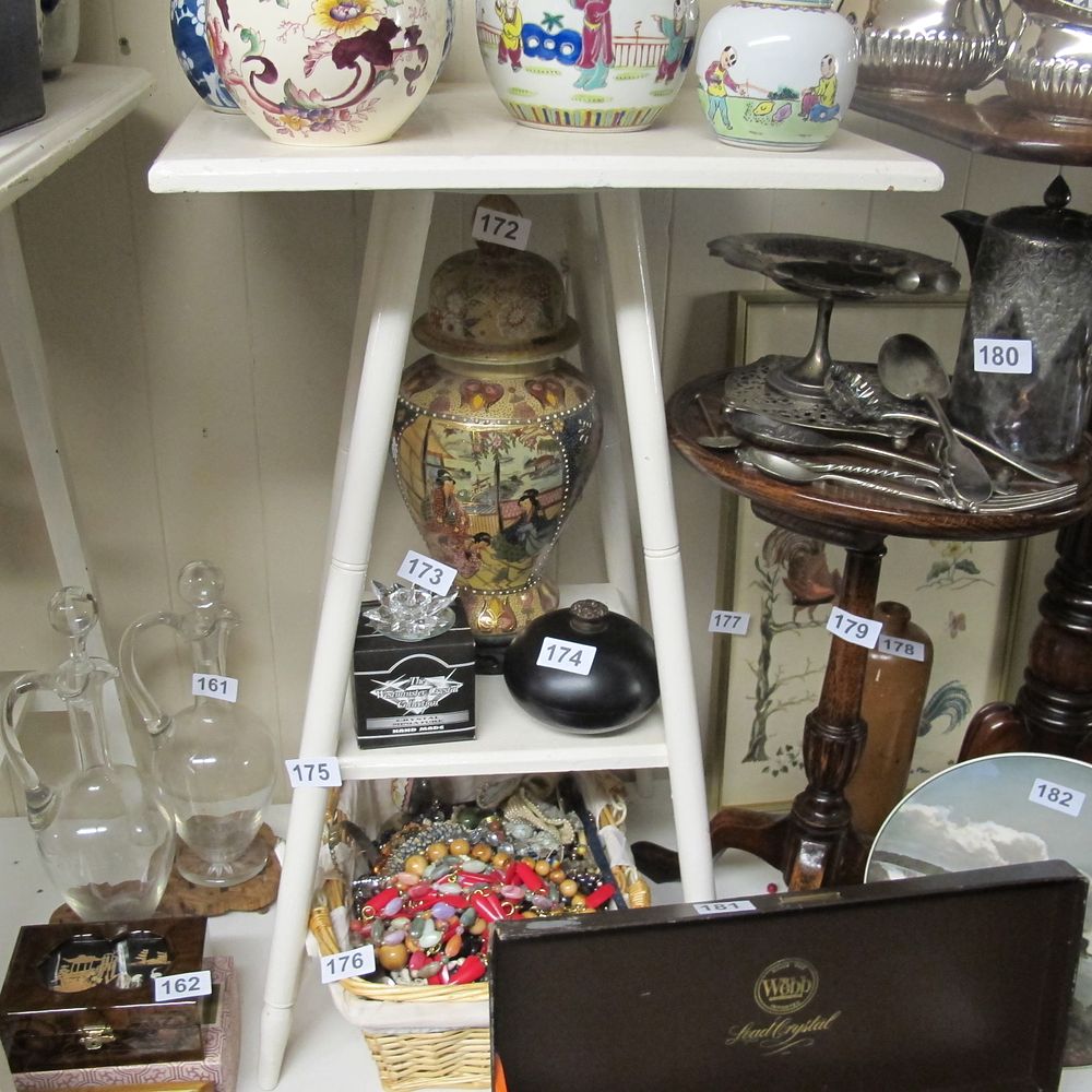 Lot 175: Item 175