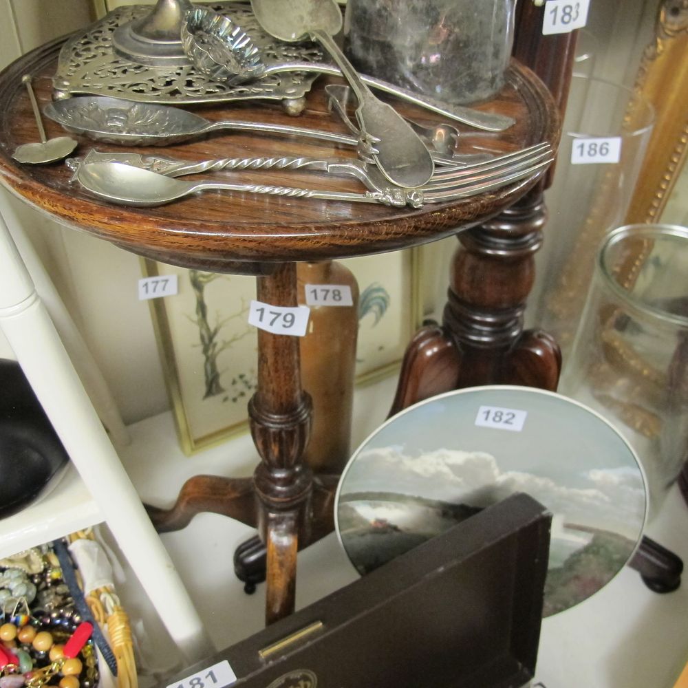 Lot 179: Item 179