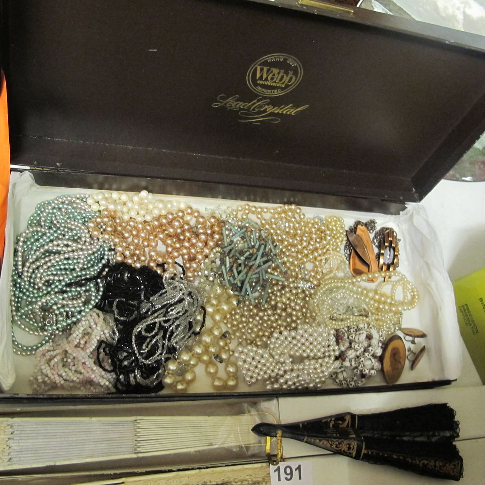 Lot 181: Item 181