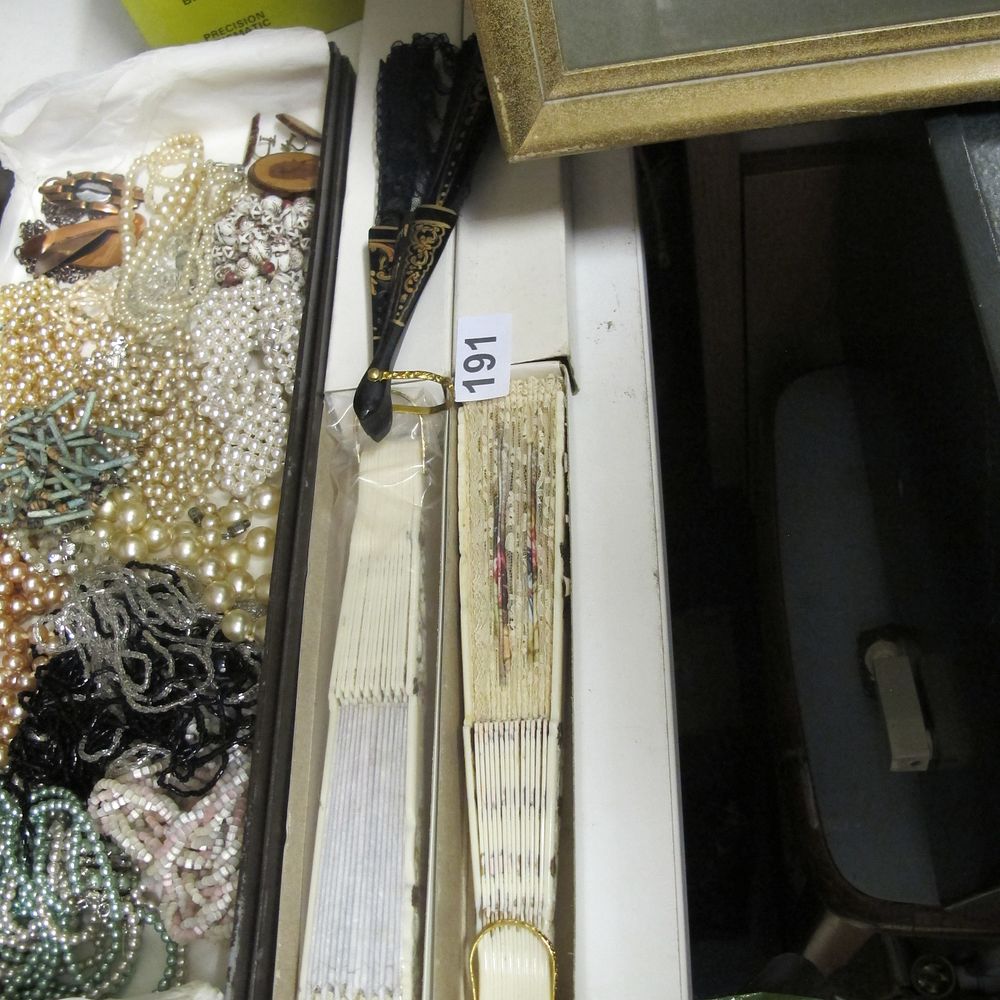 Lot 191: Item 191
