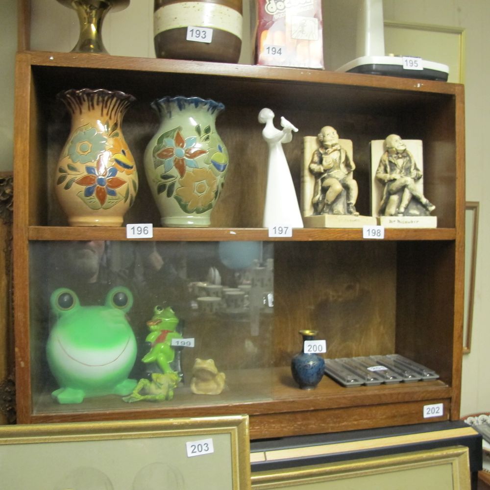 Lot 202: Item 202