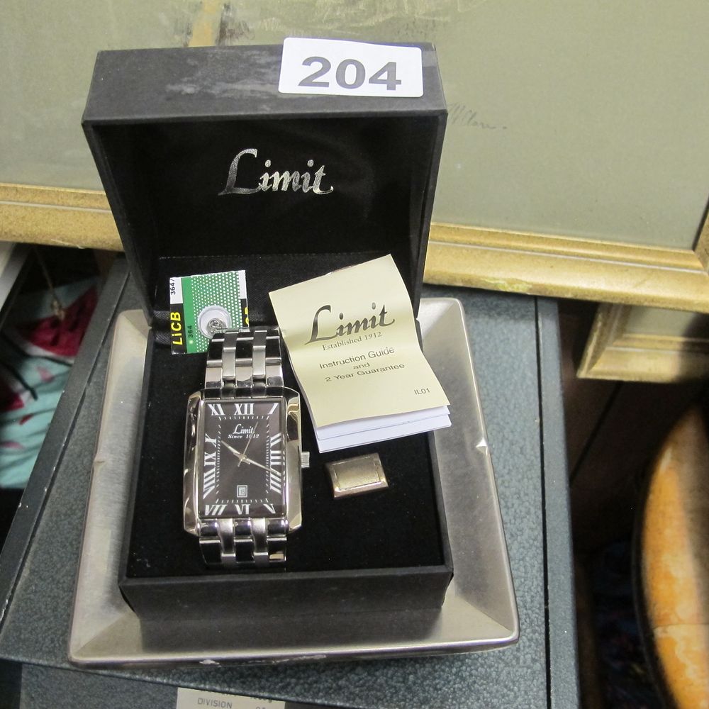 Lot 204: Item 204