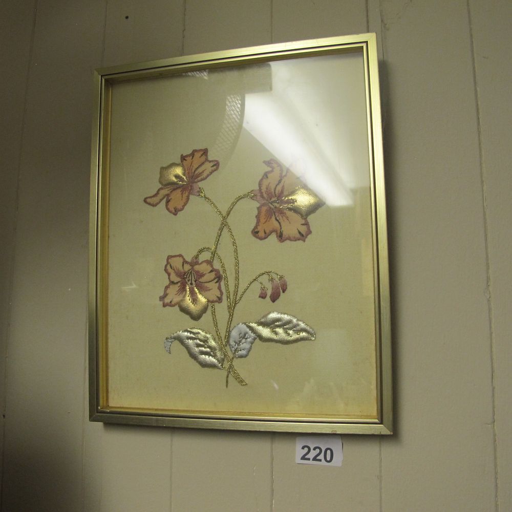 Lot 220: Item 220