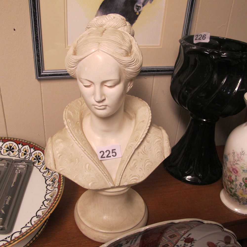 Lot 225: Item 225