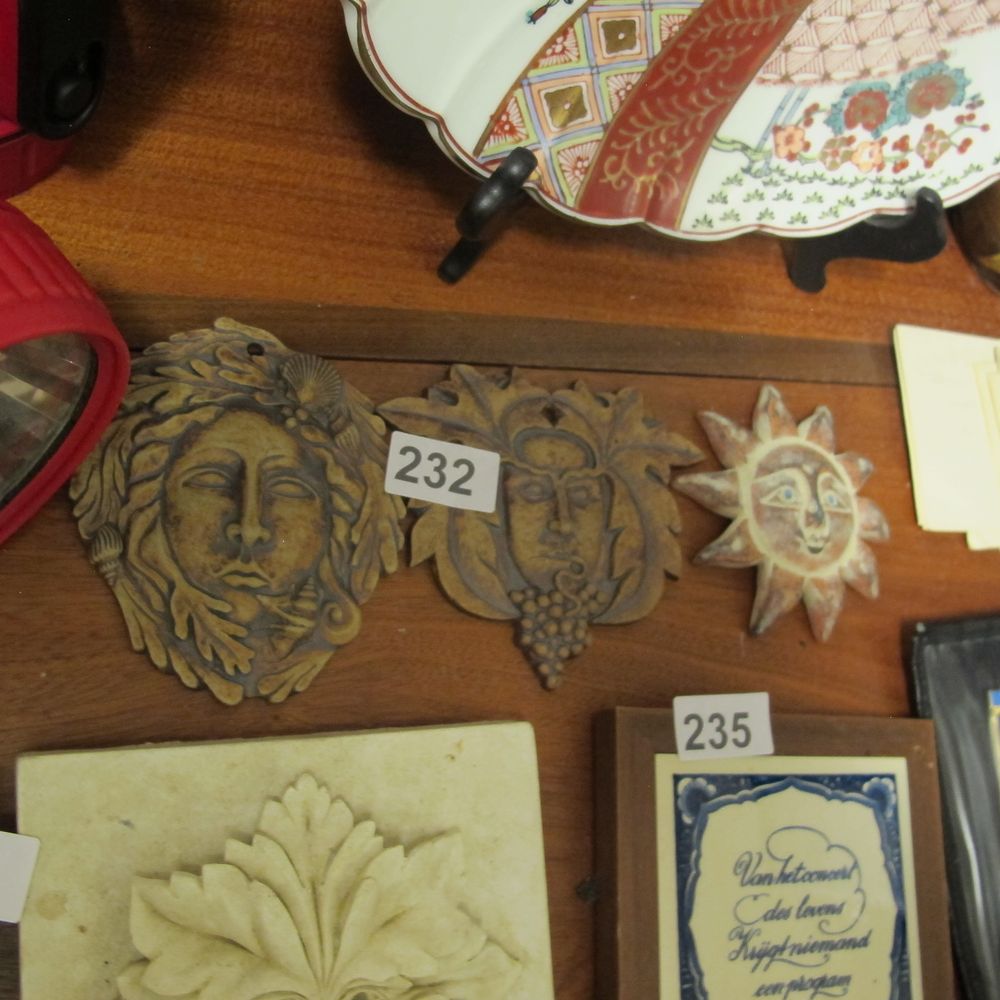 Lot 232: Item 232