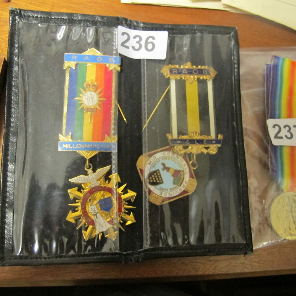 Lot 236: Item 236