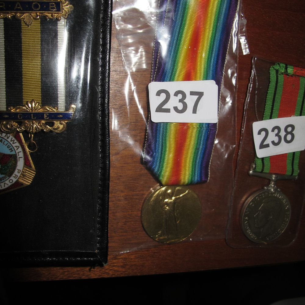 Lot 237: Item 237