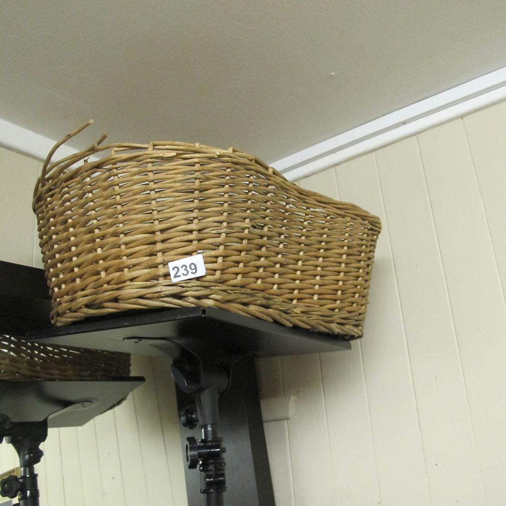 Lot 239: Item 239