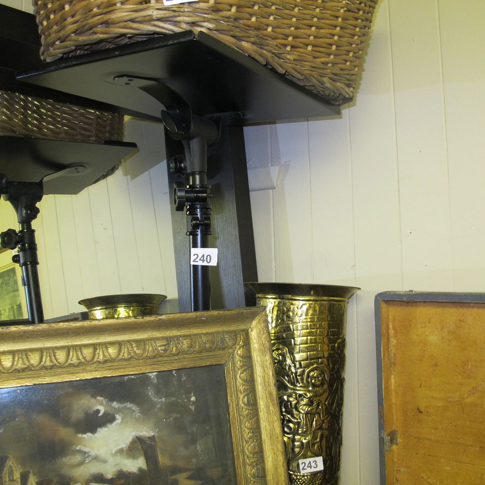 Lot 240: Item 240