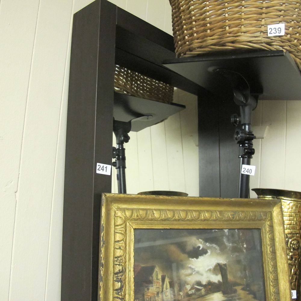 Lot 241: Item 241