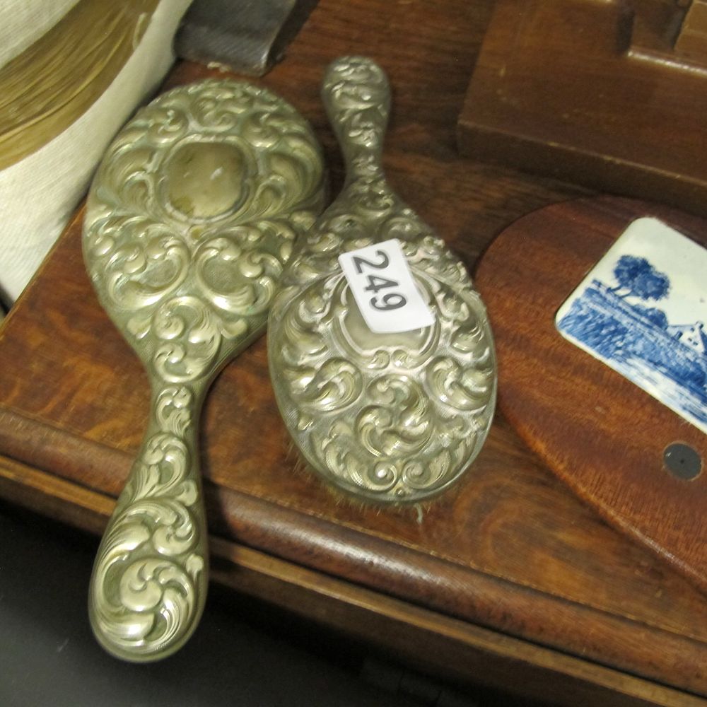 Lot 249: Item 249
