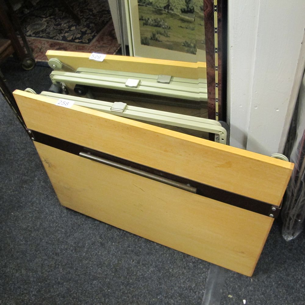 Lot 258: Item 258