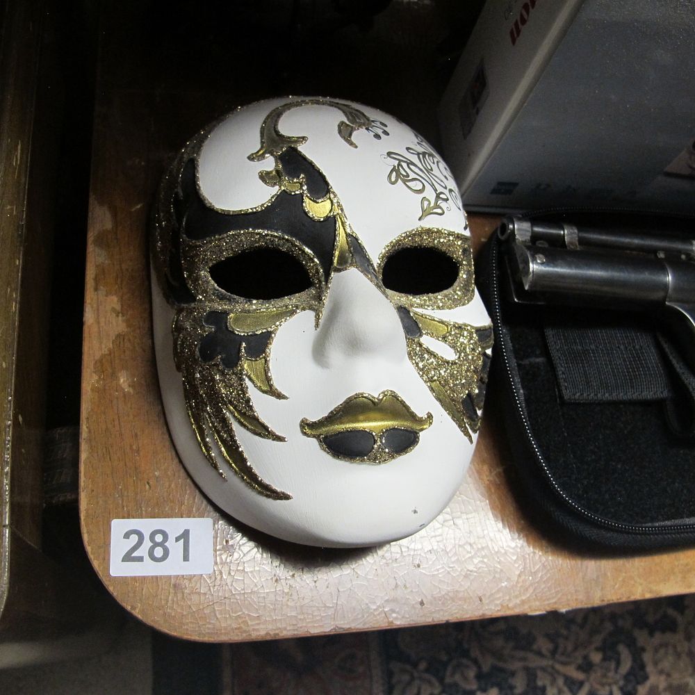 Lot 281: Item 281